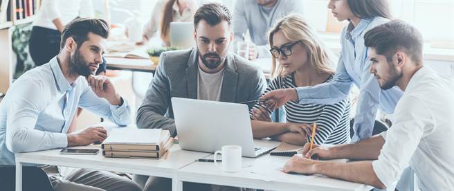 年后转职该去哪？疫情下「五大热门职业」跟着网友向钱看！(示意图／shutterstock)