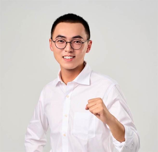 郑劲节认为，当下青年参政的门槛，在于公职变成家族私产，政治排除专业沦为表演，青年将受限于资源无法发出声音。(郑劲节提供)