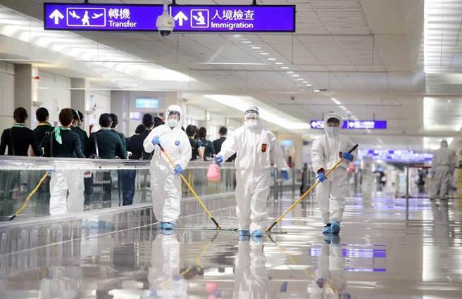 為兼顧產業及照顧人力需求，勞動部在不影響社區防疫安全之前提下，經指揮中心宣布，自111年2月15日啟動第二階段移工專案引進。勞動部表示，雇主得自印尼、越南、菲律賓及泰國等來源國引進移工，並開放移工入住防疫旅館，並完成登錄並上傳相關證明文件，及協助移工落實相關防疫措施。（范揚光攝）