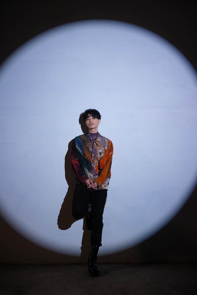 HowZ在情人节推出〈See Me On The Moon〉MV。（迷音乐Me Music提供）