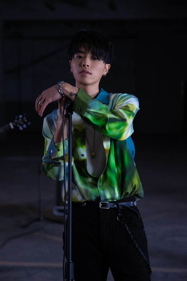 HowZ在情人节推出〈See Me On The Moon〉MV。（迷音乐Me Music提供）