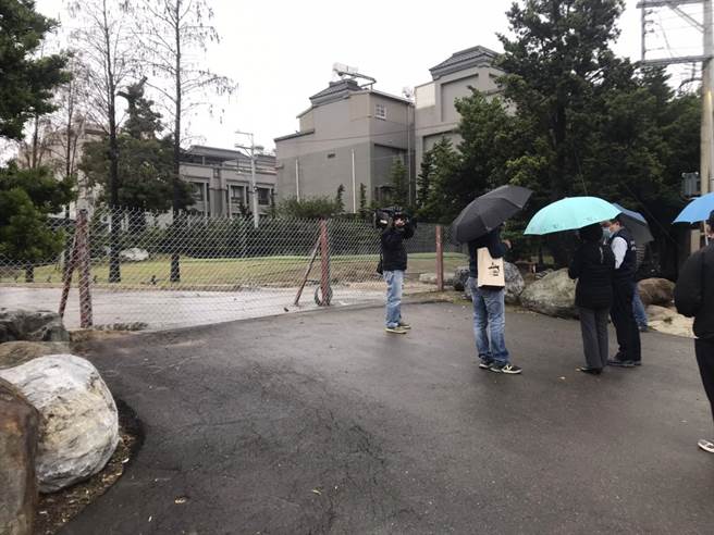 国有财产署中区分署与台中市都发局今日前往顏家沙鹿豪宅，确认违建部分是否已完成改善。（台中市府提供）