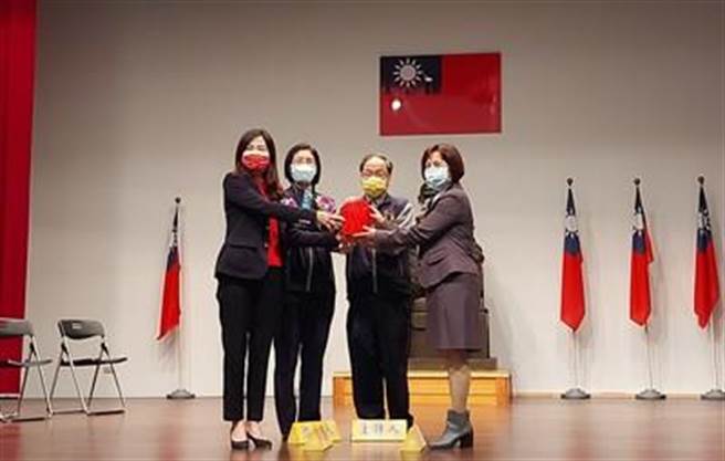 看好女力发威！台中市政府新任北区区长江惠雯，由北区户所主任陞任。（台中市府提供／卢金足台中传真）