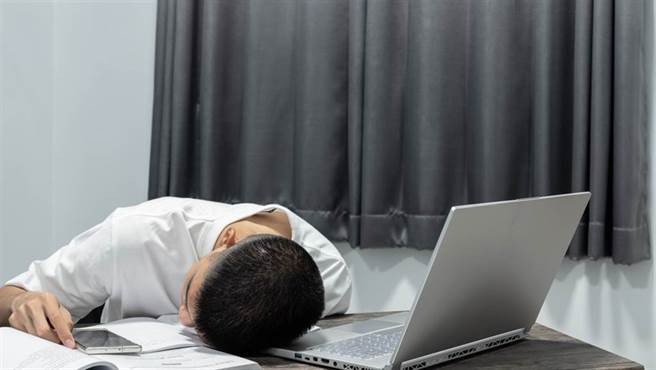 工作壓力超標了？一圖「數據化」看清內心有多累。(示意圖/Shutterstock)