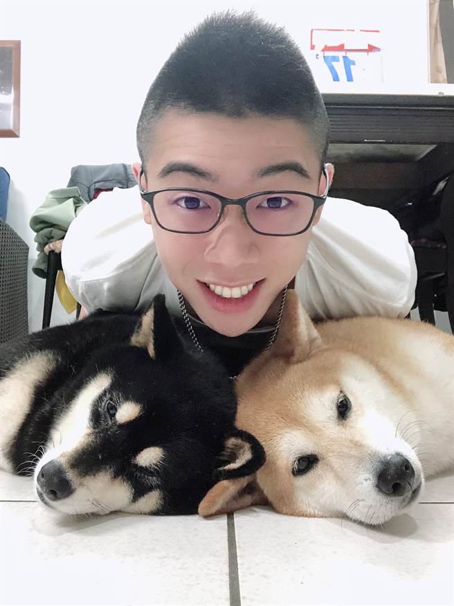 重视荣誉感的黄诗杰，在永庆房屋全力替每位客户圆满成家，为自己争取最高荣耀。(图/永庆房屋提供[疫情前拍摄])