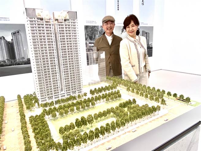 由鉅建设董事长林嘉琪力邀空间大师陈瑞宪，携手打造「由鉅惟上」豪宅。（卢金足摄）