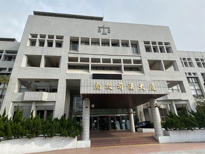 南投一位民眾駕車行駛國6變換車道沒有全程使用方向燈，遭人檢舉慘吞8張罰單，提行政訴訟。（中時資料照 林心柔攝）