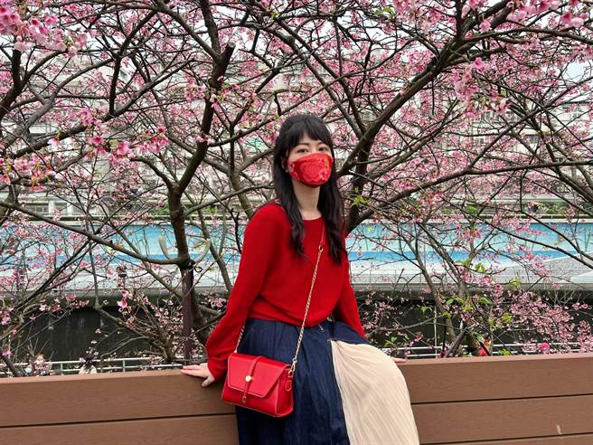 高嘉瑜情人节晒美照。（图／翻摄自高嘉瑜脸书）