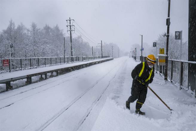 日本北海道地區日前下大雪，莫埃來山上留下一層厚厚積雪。(圖/美聯社)  
 