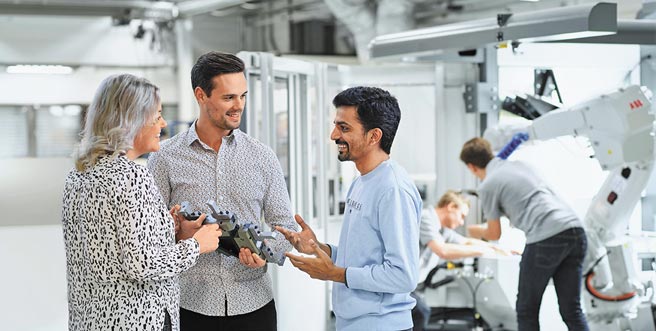 长链变「短链」，ABB机器人弯道超车。图／ABB提供