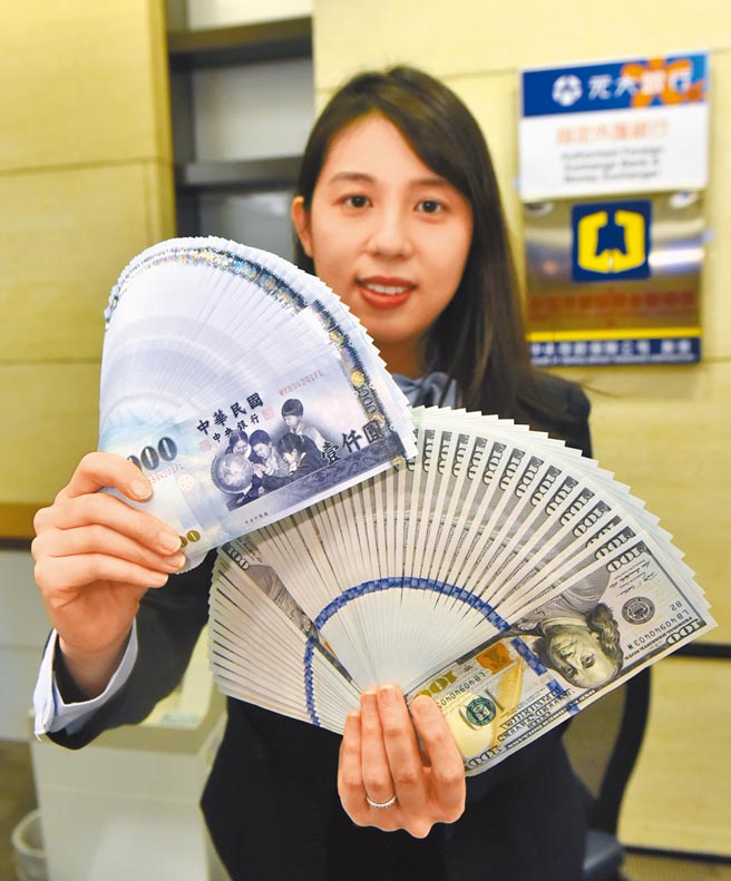目前台币仍强，买进美元其实相对划算。（本报资料照片）