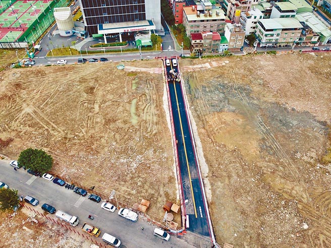 新北市地政局规画新泰塭仔圳市地重划工程，优先在辅仁大学附设医院的急诊室前开通一条「救命之道」。（新北市地政局提供／叶书宏新北传真）