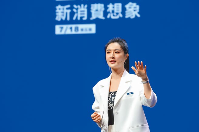 之前陷入逃稅事件的大陸直播一姐薇婭正在謀求復出。圖為薇婭去年7月在澳門出席活動。（新華社）