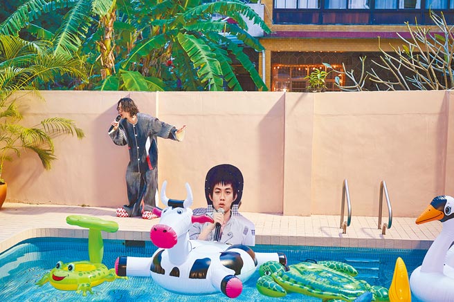 林宥嘉昨在线上开唱，秀出当年参加选秀节目的青涩照。（华研国际提供）