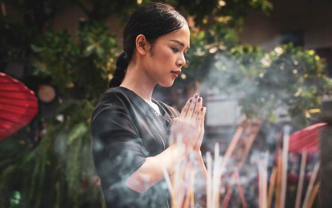 元宵节这天适合祈求桃花运、贵人运，也适合夫妻求子。（示意图／shutterstock）