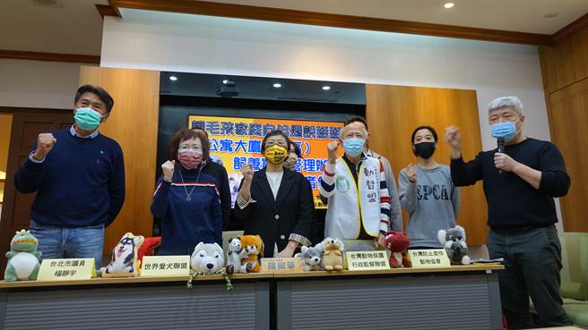 毛小孩数与小孩人口数现黄金交叉 立委吁儘速解禁禁养宠物规定。陈椒华办公室提供