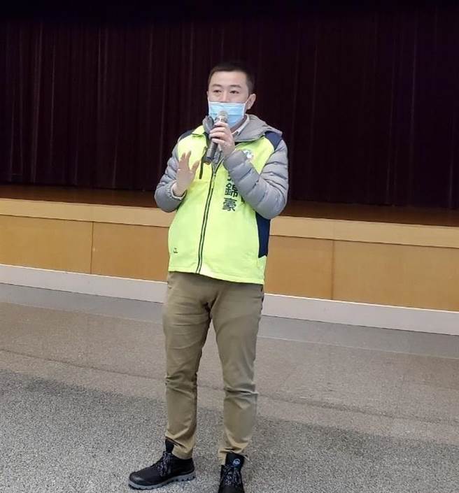 新北市议员张锦豪认为，诈骗集团把新北当提款机，「只抓车手却抓不到幕后集团，诈骗集团才会如此猖獗！」（摘自张锦豪脸书）