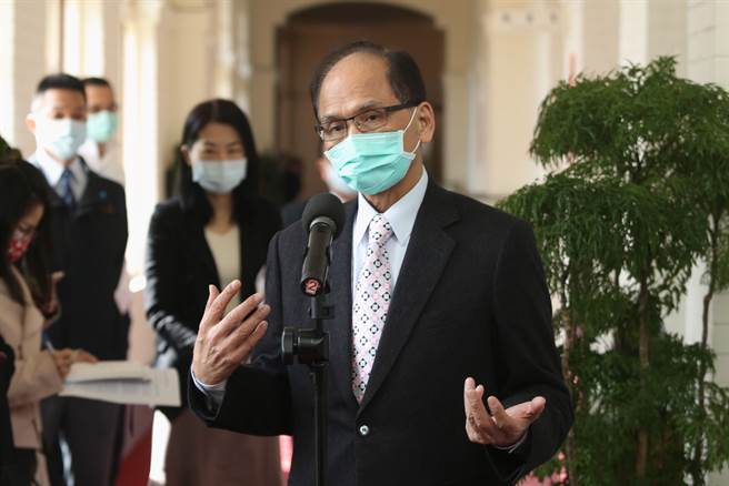 立法院长游锡堃（见图）15日接见韩国驻台北代表部代表郑炳元（Chung Byung-won），会前受访时表示，将规划访问欧洲，以回应捷克参议院议长议长韦德齐去年的邀访。（杜宜谙摄）