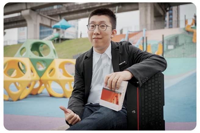 前新北市长室秘书吴训孝宣布初选新北市三重芦洲选区（翻摄自吴训孝脸书／戴上容新北传真）