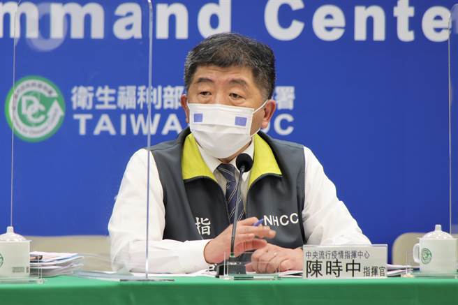 國內今年初爆發Omicron本土疫情以來出現首例死亡個案，為一名80多歲本國籍女性（案18138），為金嗓歌友會計程車司機曾載送的洗腎患者，確診16天後不幸病逝。（圖／指揮中心提供）