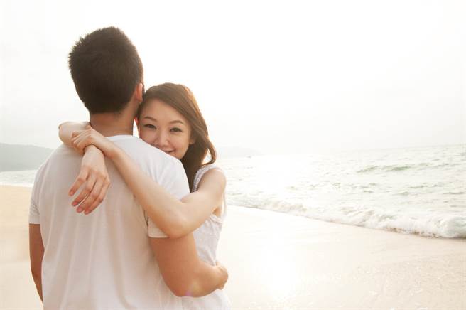 如果女人拥有这5种手相特徵，最有机会嫁给好老公。（示意图／shutterstock）