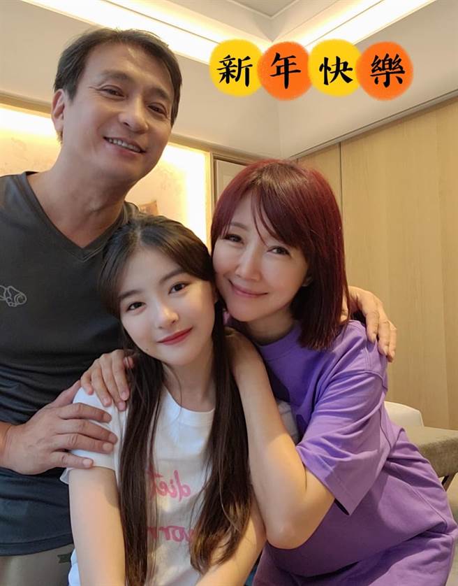 王中平和余皓然生育的女儿韩菲，目前在加拿大留学。（图／FB@王中平和余皓然爱的小屋）