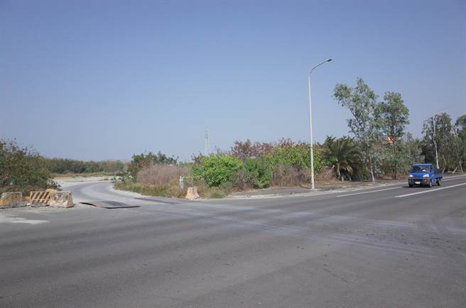 高雄市兴达港冷链物流中心预定地在茄萣区兴达港正大路旁，土地为渔业署所有，工程预计2023年底完工。（邱志伟服务处提供／林瑞益高雄传真）