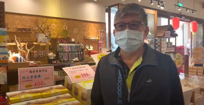 财团法人中华民国消费者文教基金会15日公布多款市售零食採样报告，其中台东县池上乡农会手工蛋卷的外包装上所标示钠含量与标示不符，对此池上乡农会秘书黄荣栏回应，因委托代工厂的电脑资讯软体发生问题所致。（民眾提供／蔡旻妤台东传真）