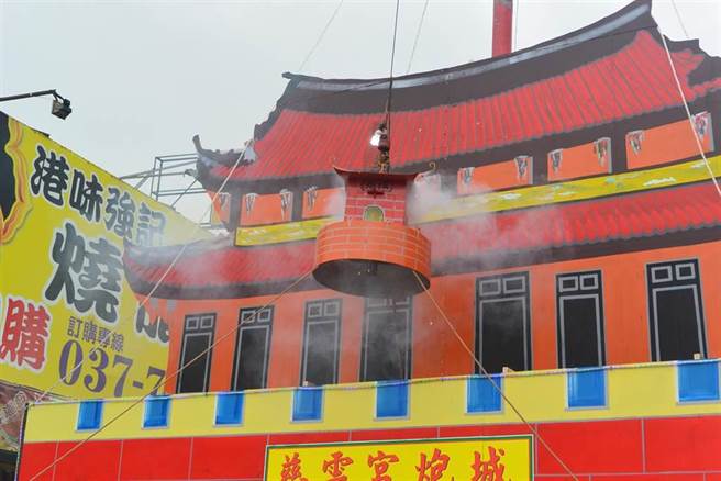 苗栗縣無形文化資產後龍「慈雲宮攻炮城」，受到疫情影響，今年再度停辦。（李京昇攝）