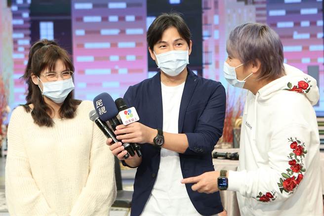 王仁甫要孫協志及夏宇童一起說情人節怎麼過。（民視提供）