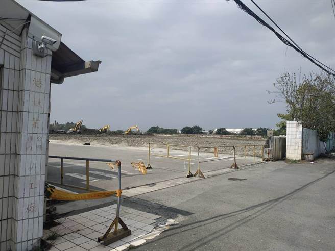 云林县北港镇万有纸厂重新开发，将变更为乙种工业用地招商。（张朝欣摄）