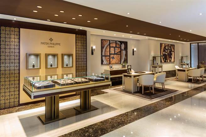 百达翡丽东区全新形象店的VIP室犹如欧洲富豪贵族的客厅，提供私密的赏表空间。（Patek Philippe提供)
