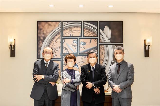 百达翡丽台湾总代理总经理刘志塽、宝岛钟表总经理陈玛莲、百达翡丽台湾总代理董事长刘瑞麒和宝岛钟表营运副总张为宗，为新店开幕剪彩。（Patek Philippe提供)