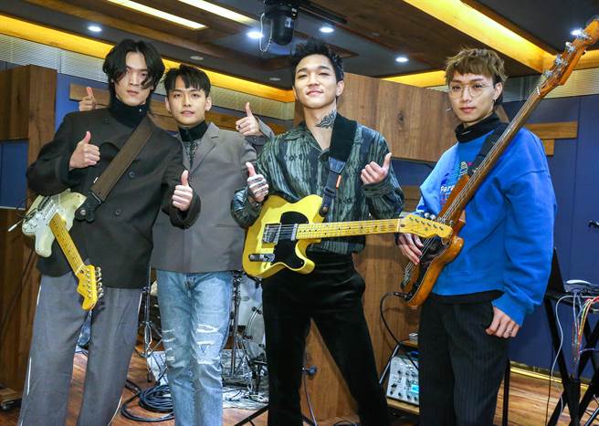 傻子与白痴今为「Year of Fate」巡迴演唱会练团。（粘耿豪摄）