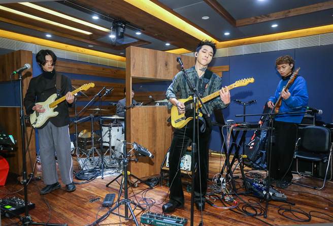 傻子与白痴今为「Year of Fate」巡迴演唱会练团。（粘耿豪摄）