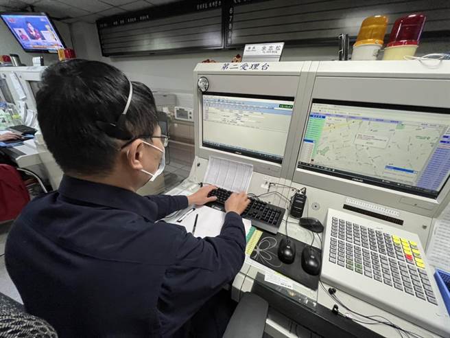 新北市警察局统计，110报案电话2021年平均一天高达3511通，其中无效电话占比约9.4％。（新北市警察局提供／叶书宏新北传真）