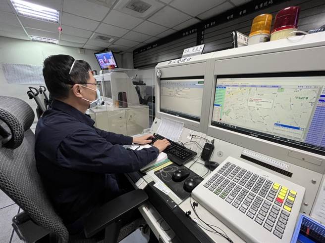 新北市警察局统计，110报案电话2021年平均一天高达3511通，其中无效电话占比约9.4％。（新北市警察局提供／叶书宏新北传真）