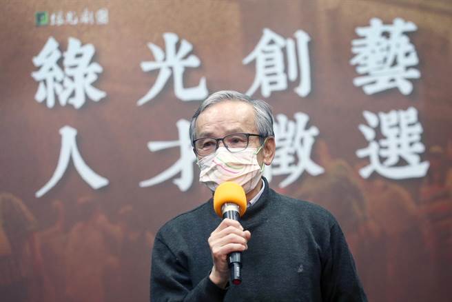 绿光剧团15日宣布成立绿光创艺制作公司，董事长吴念真表示，剧团必须建构出完整商转模式，并引进更多人才，剧团才有永续的可能。（范扬光摄）