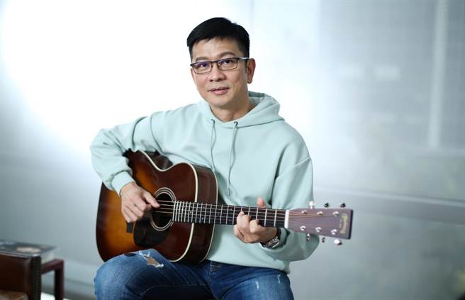 金曲制作人陈子鸿曾合作刘德华、张惠妹、李玟等知名歌手，更是台语歌后江蕙的经纪人，资歷丰富。（喜欢音乐提供）