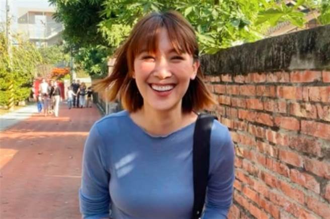 李懿個性直爽敢講敢玩，被譽為伊林娛樂「最美綠葉」。（圖／取自李懿臉書）
