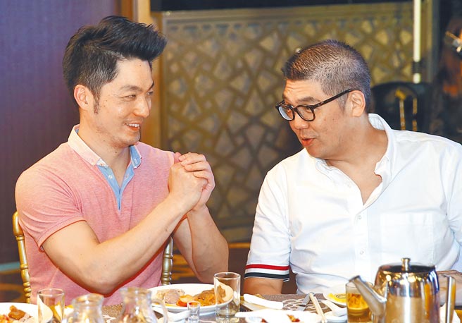 年底台北市长选举，国民党呼声最高的是立委蒋万安（左），陈时中则被看好代表民进党参选，国民党副主席连胜文（右）直言，疫情重创北部，衝击内需产业，陈时中应该负责，希望陈出来选台北市长，市民都想好好跟他算帐。（本报资料照片）