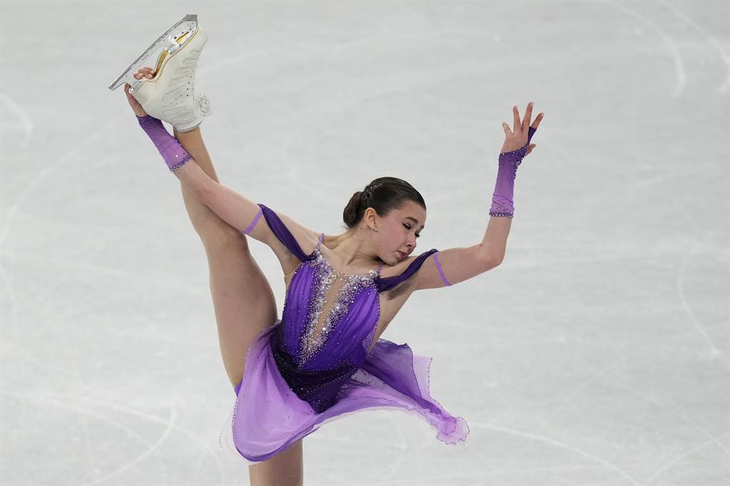 俄罗斯冰上精灵瓦莉娃Kamila Valieva日前创纪录摘下金牌。图/美联社(photo:ChinaTimes)