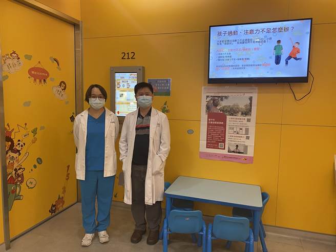 長安醫院小兒科主任陳震南和心理師徐開慧提醒家長切務輕忽ADHD，若無接受穩定治療，成年後甚至會有很多偏差行為。（長安醫院提供／馮惠宜台中傳真）