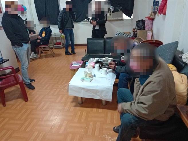 基隆2警在赌场泡茶，其中1名侦查佐拔牌、记大过处分。（基隆市警察局提供／陈彩玲基隆传真）