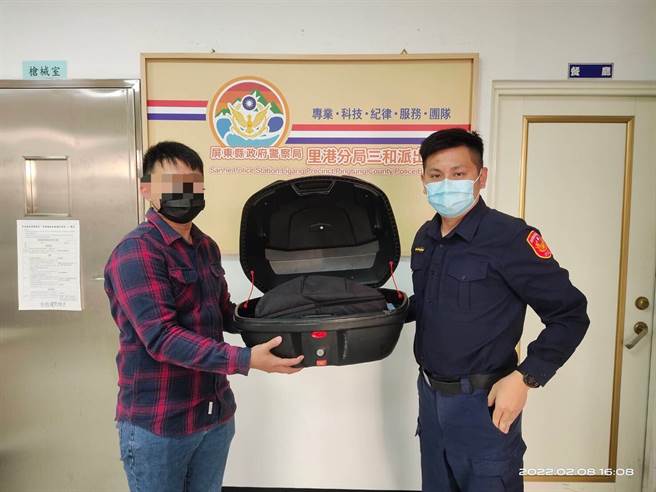 李员发挥同理心，深知笔记型电脑为郑姓民眾心血结晶，遂利用自己勤余时间帮忙找寻并依法侦办。(屏东里港分局提供)