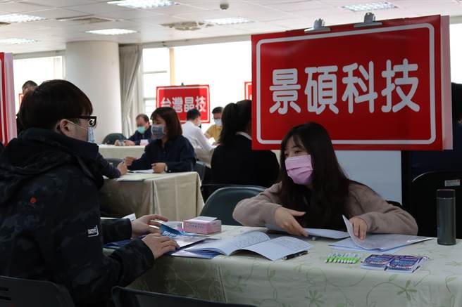 桃园市就业职训服务处助PCB产业找人才，只要透过公部门媒合上工，企业最高奖3万、劳工最高奖2万。(就服处提供／蔡依珍桃园传真)