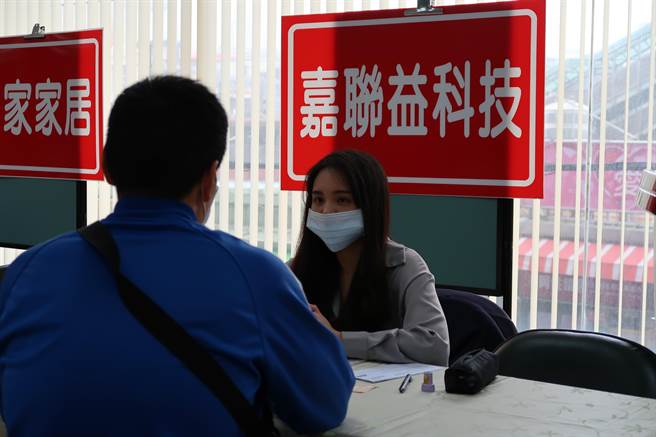 桃园市就业职训服务处助PCB产业找人才，只要透过公部门媒合上工，企业最高奖3万、劳工最高奖2万。(就服处提供／蔡依珍桃园传真)