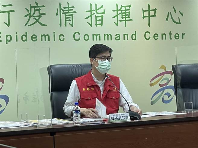 高雄中油大林厂针对员工例行快筛时，有员工出现阳性反应，送院PCR採检阳性确诊。（本报资料照片）