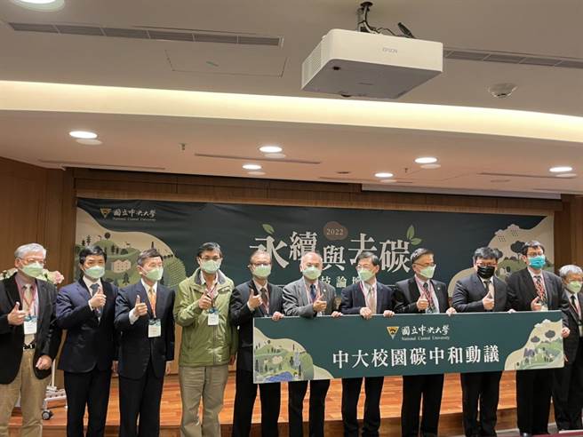 經濟部次長曾文生說，未來台灣投資再生能源會增加。(呂筱蟬攝)