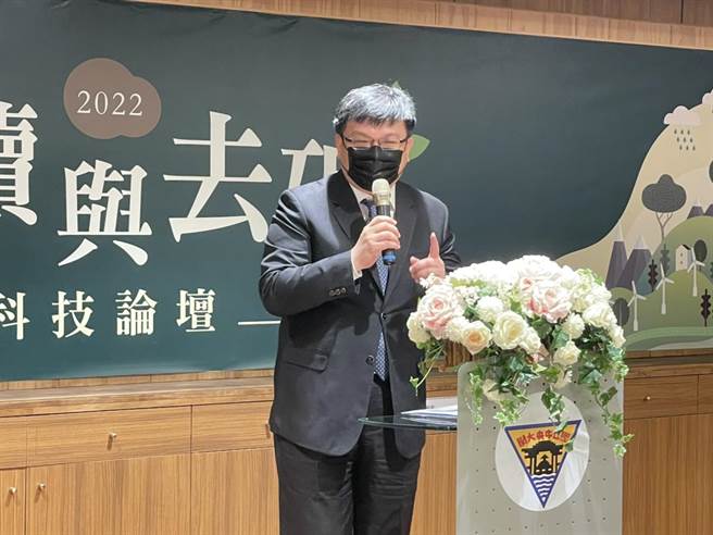 經濟部次長曾文生說，未來台灣投資再生能源會增加。(呂筱蟬攝)